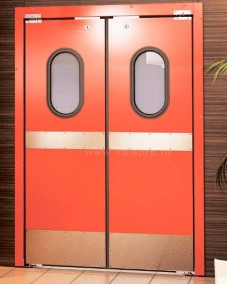 Маятниковая дверь двустворчатая МДД (ОН)-1500.2200-40 (RAL шагрень) рама в обхват,окна,отбойники Маятниковая дверь двустворчатая МДД (ОН)-1500.2200-40 (RAL шагрень) рама в обхват,окна,отбойники